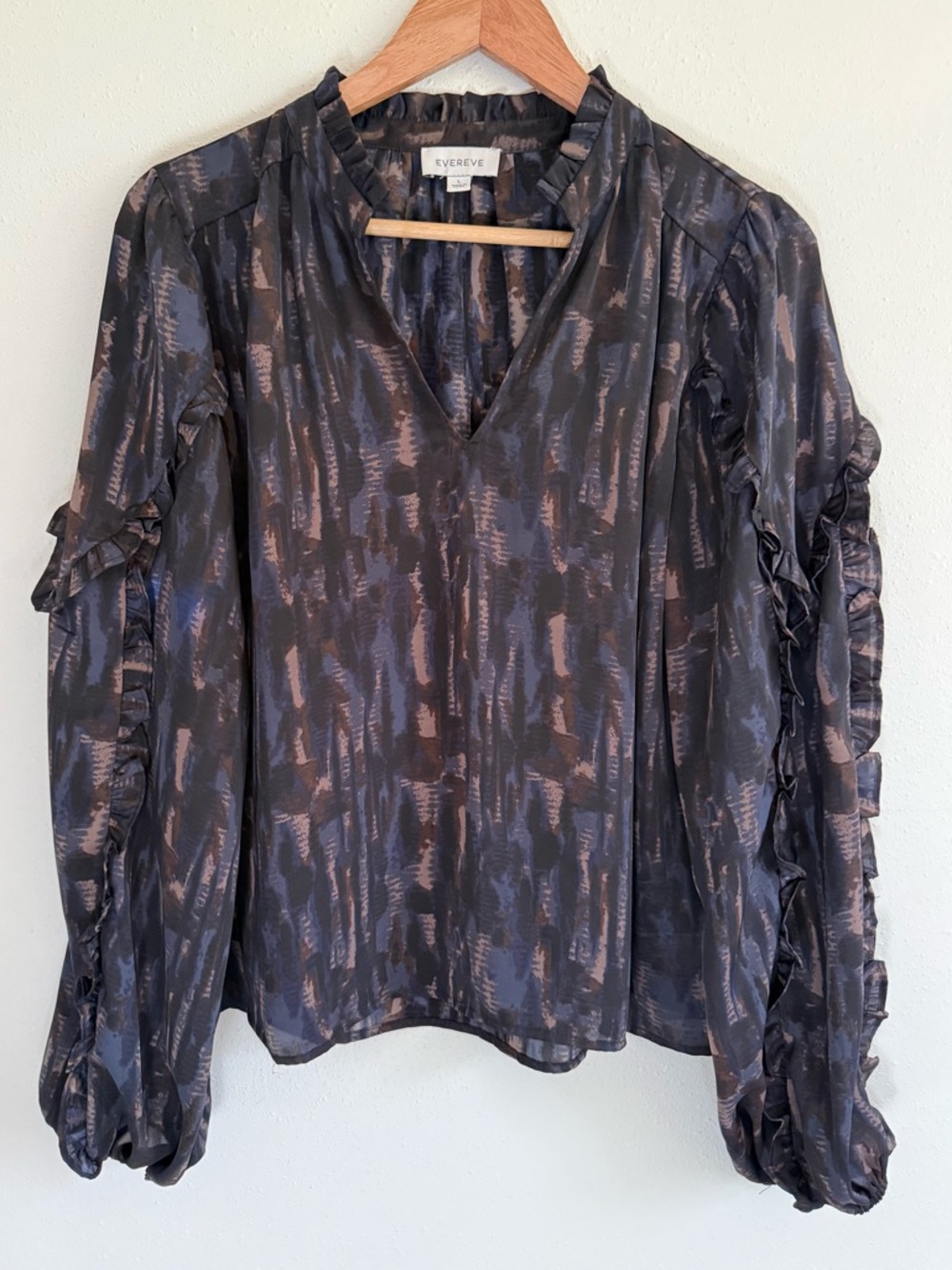 Evereve Abstract Satin Blouse Ruffle Sleeve V Neck Black Taupe Large
